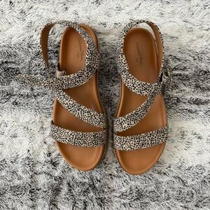 Universal Threads Strapped Sandals